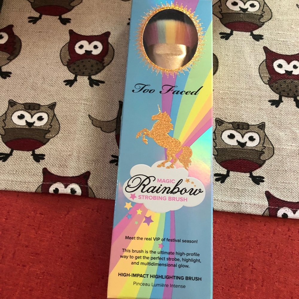 Too Faced Life’s A Festival Rainbow Strobing Brush